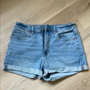 American Eagle - Mom Short Light Blue Denim Jean Short Size 6